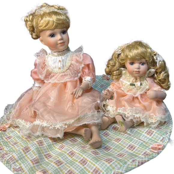 Heritage Signature Porcelain Doll Collection Piper Paige New in Box - Picture 3 of 8